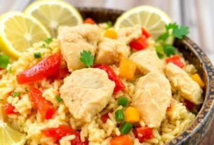 Descubra a história, ingredientes e dicas para preparar um delicioso Arroz Fricassê.